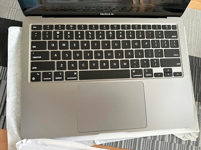 2020 Apple MacBook Air mit Apple M1 Chip Space Grau: Amazon.de
